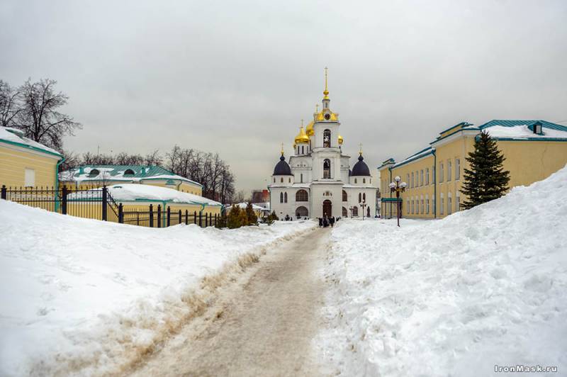 Дмитровский кремль зимой